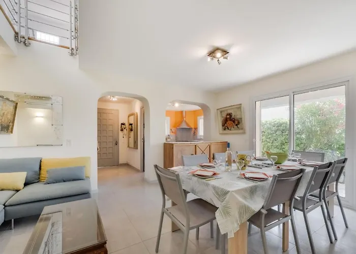 بيت للعطل La Colle Du Turc By Interhome *